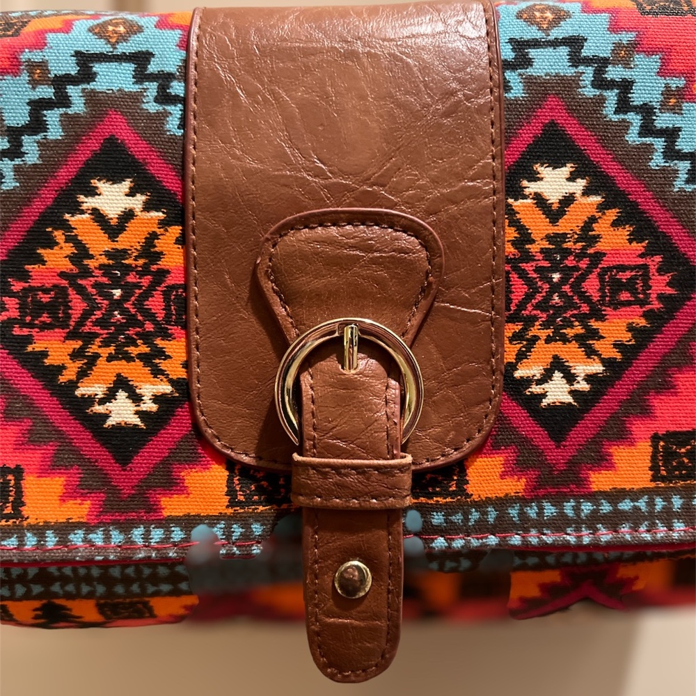 NWOT Adorable Brash Crossbody Purse with South Western Pattern - Picture 5 of 9